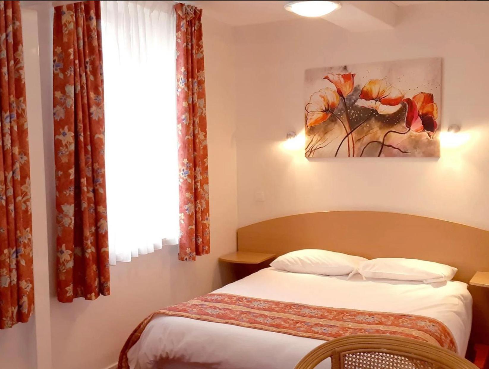 Logis Hotel Le Val De Vence Launois-sur-Vence Екстериор снимка